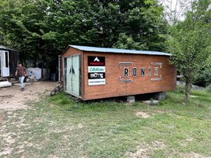 کانکس ۶×۳ فروشگاهی – فروشگاه ورزشی Ronix در دریاچه آویدر